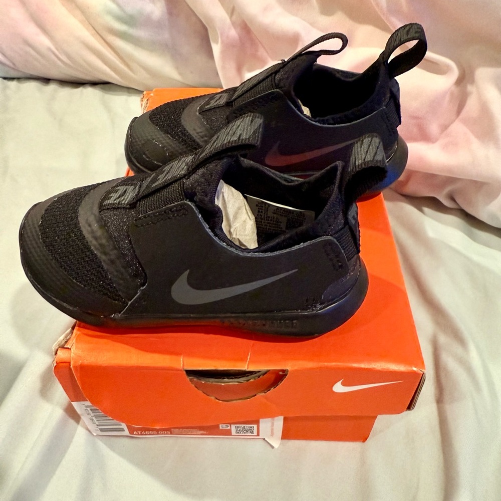Nike Toddler 6 Flex Runner Sneakers